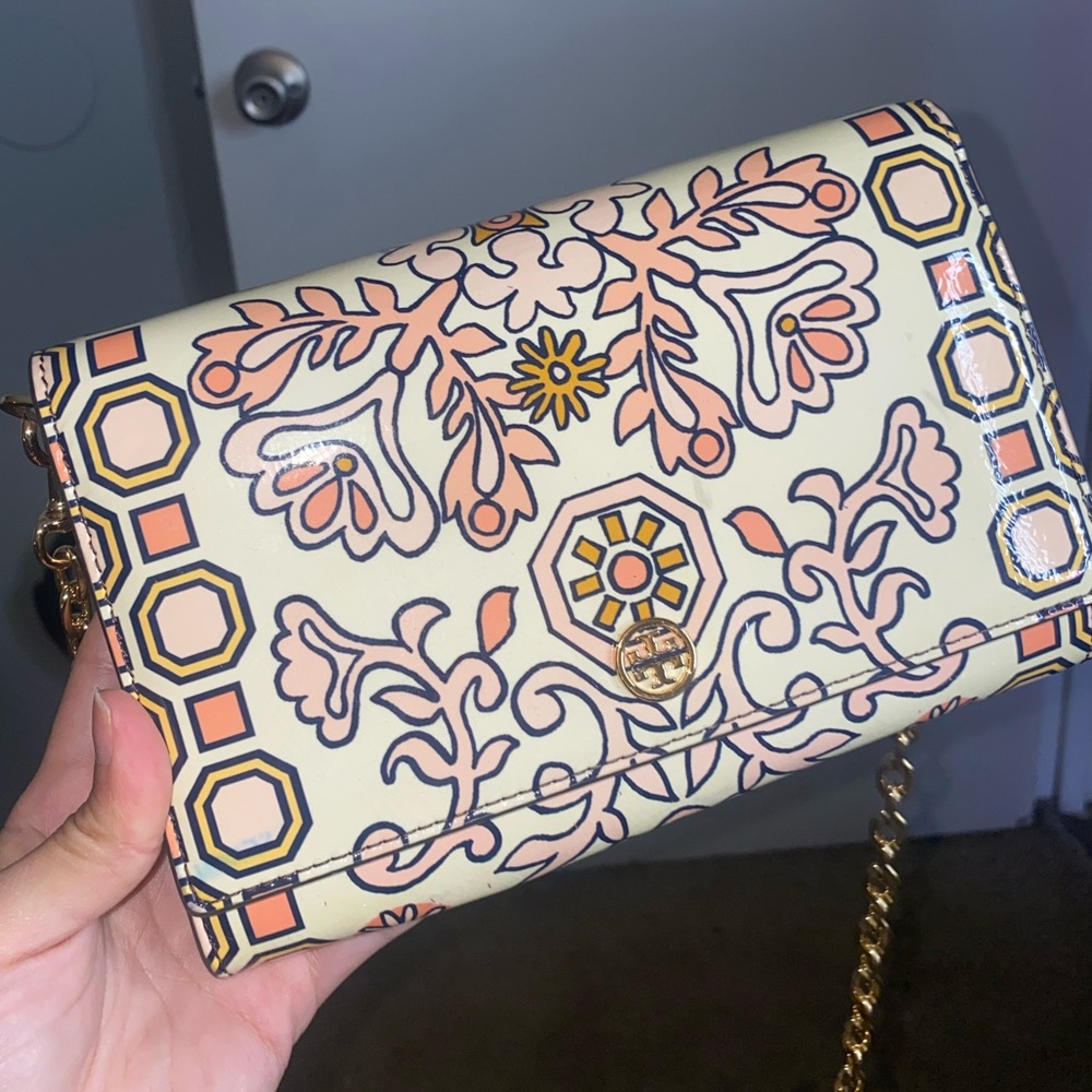Wallet crossbody